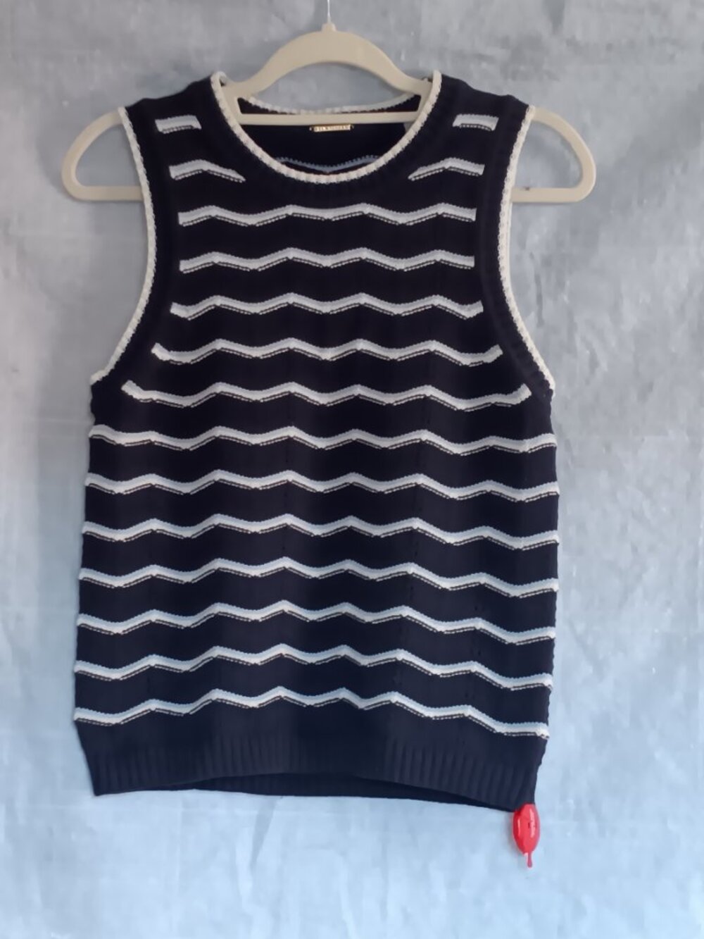 ELIE TAHARI Sleeveless Crew Neck Novelty Pointelle Chevron Sweater Tank Size L